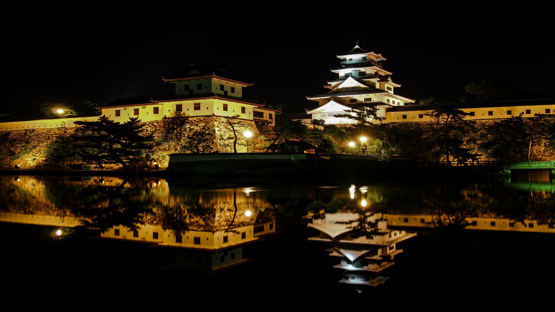 夜景 花火 イルミ 逆さ今治城 壁紙19x1080 壁紙館