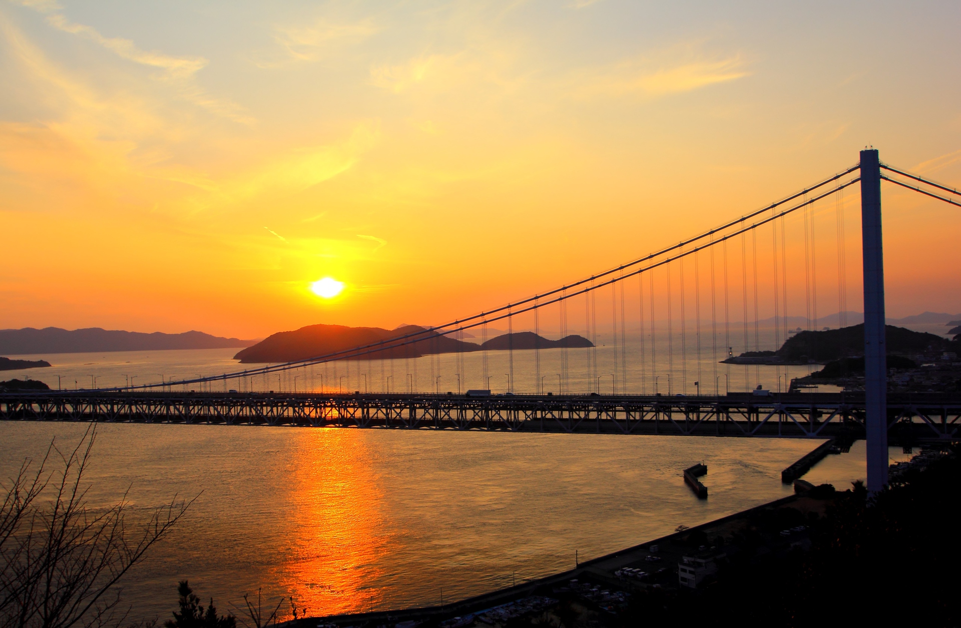 朝焼け 夕焼け 瀬戸大橋と沈む夕日 壁紙19x1255 壁紙館