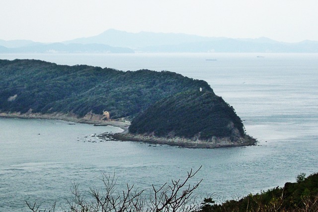 地ノ島と引き潮の加太の瀬戸