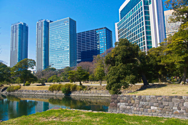 浜離宮庭園と汐留・高層ビル群