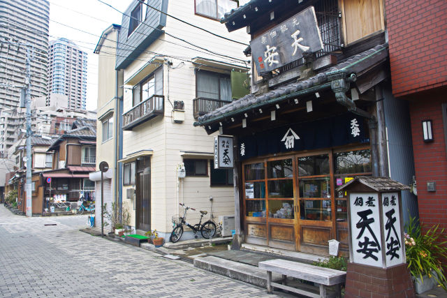 佃島・佃煮屋の店先