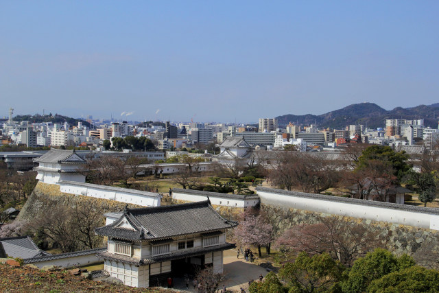 天守閣から西の丸方面を