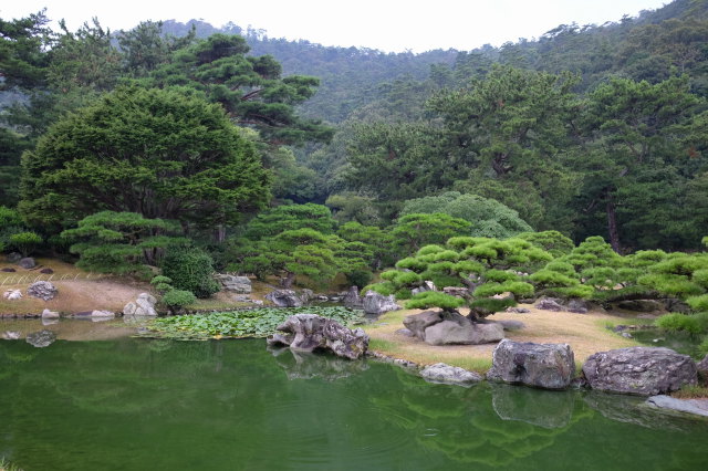 栗林公園の涵翠池