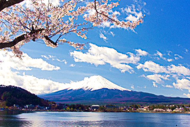 春の富士山