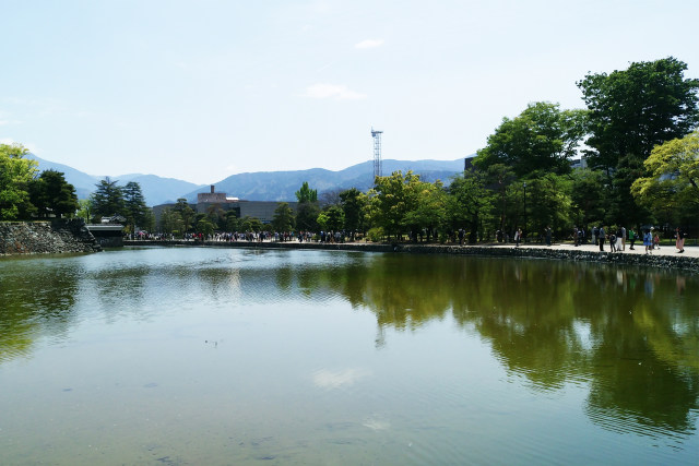 水辺に映る松本の観光地