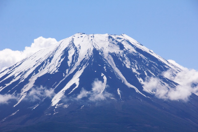 春の富士山頂