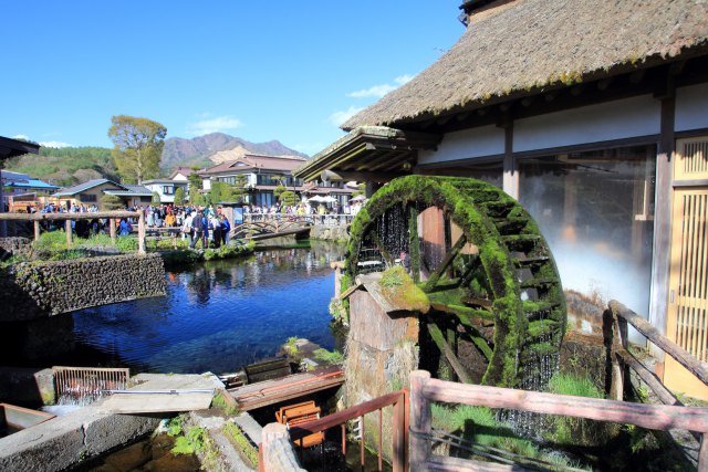 忍野八海の水車小屋