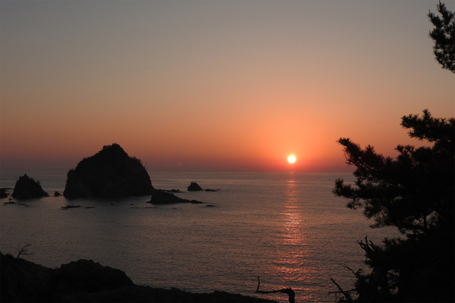 日本海に沈む春の夕陽2