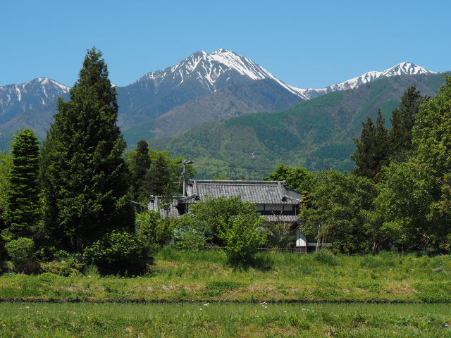 常念岳を望む