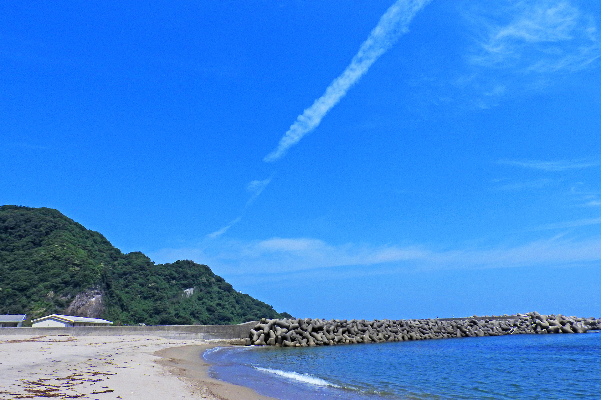日本の風景 初夏の海 空 飛行機雲 壁紙19x1280 壁紙館