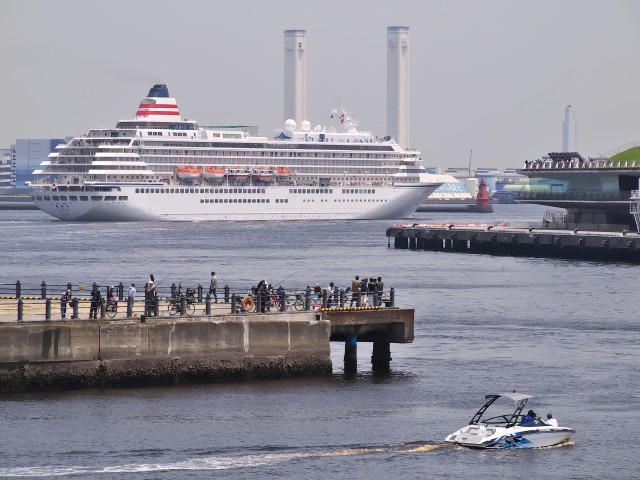 横浜港