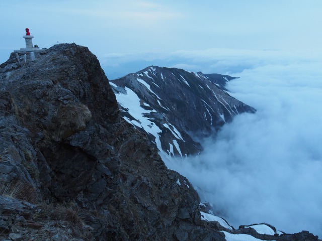 朝の白馬岳山頂