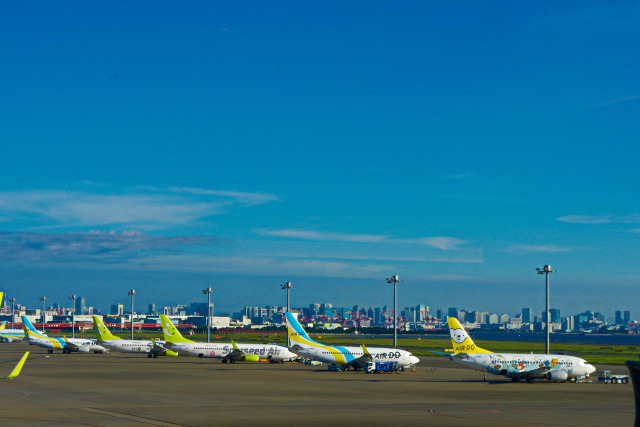 羽田空港と都心の街並み