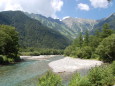 川の流れと連山と