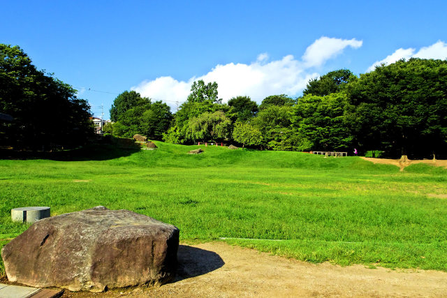 石のある公園