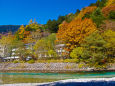 錦秋の上高地 梓川と黄葉 