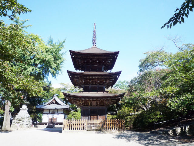 前山寺三重塔