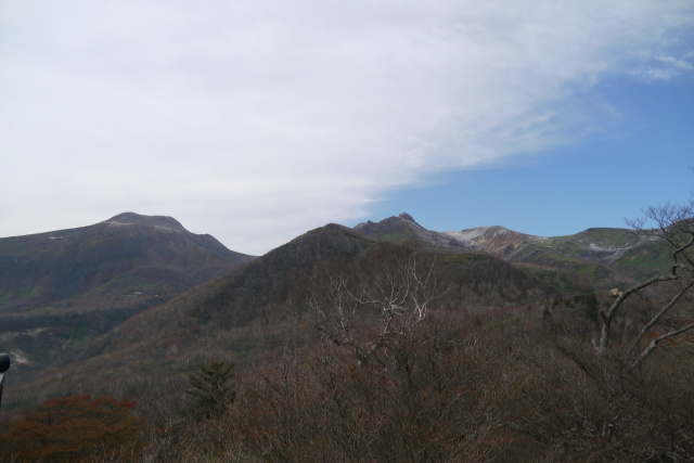 霧氷がかかった那須連山