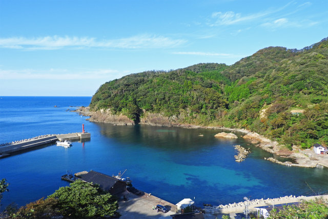 山陰海岸の秘境-鎧漁港2