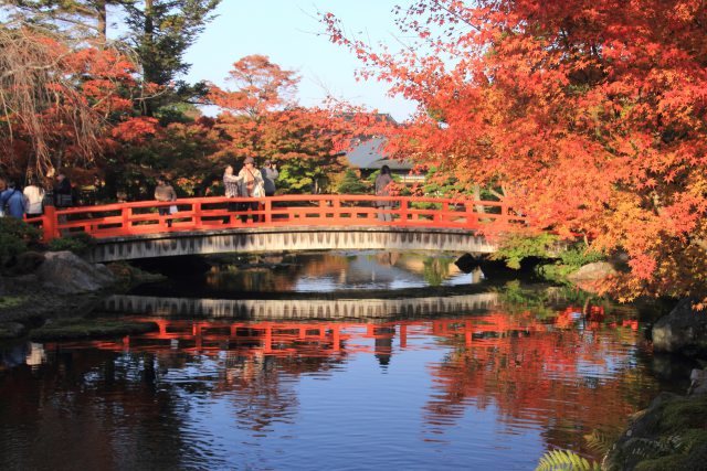 水面に映る紅葉