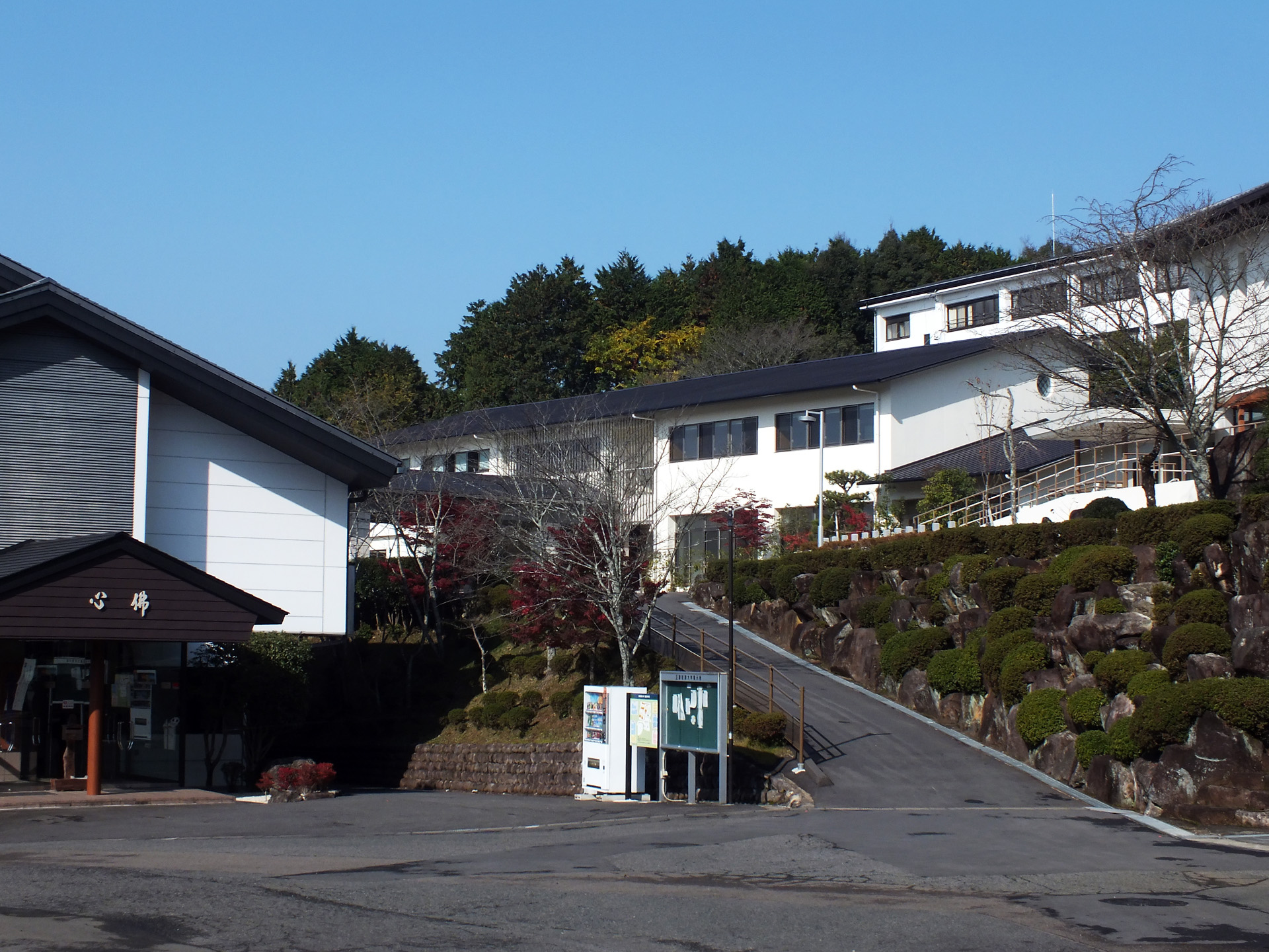 日本の風景 正眼短期大学 壁紙19x1440 壁紙館