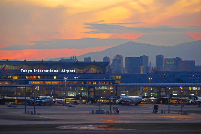 羽田空港から夕景富士