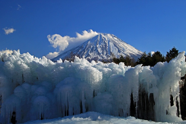 氷瀑と富士山