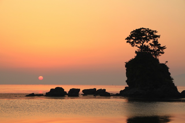 日の出(雨晴海岸)