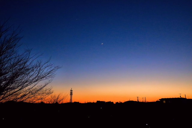 正月トワイライトの三日月と金星