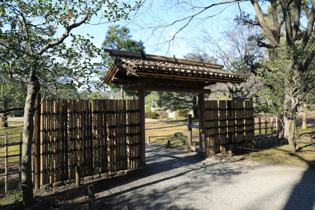 六義園の木戸門