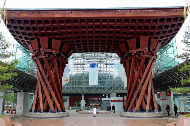 金沢駅・鼓門