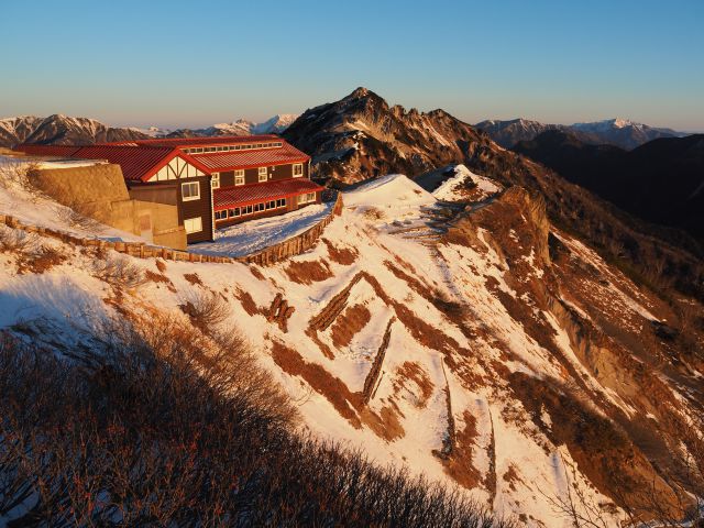 朝の燕山荘