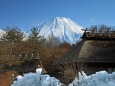 古民家と富士山