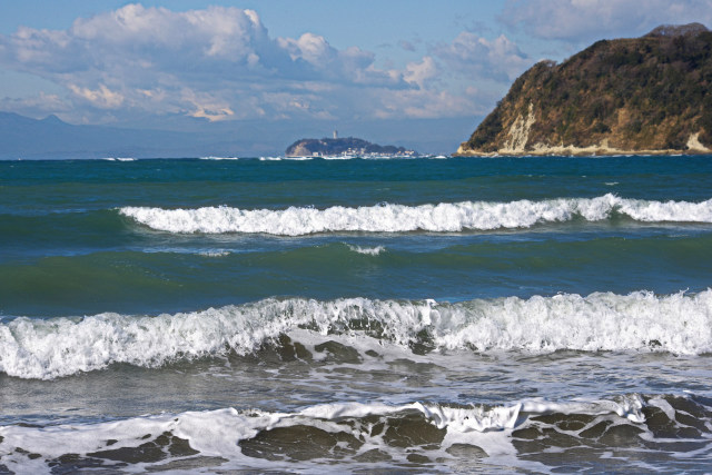 荒れる湘南の海・逗子から