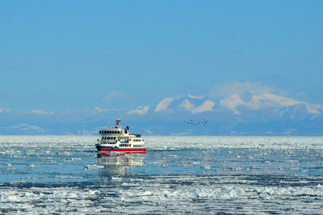 海別岳(ウナベツ岳)と砕氷観光船