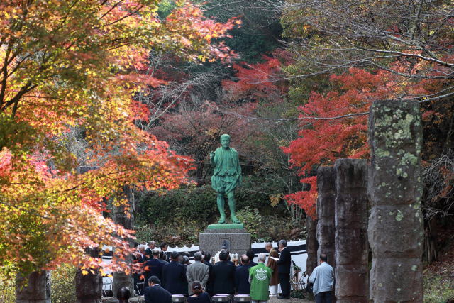 秋の東照宮にて