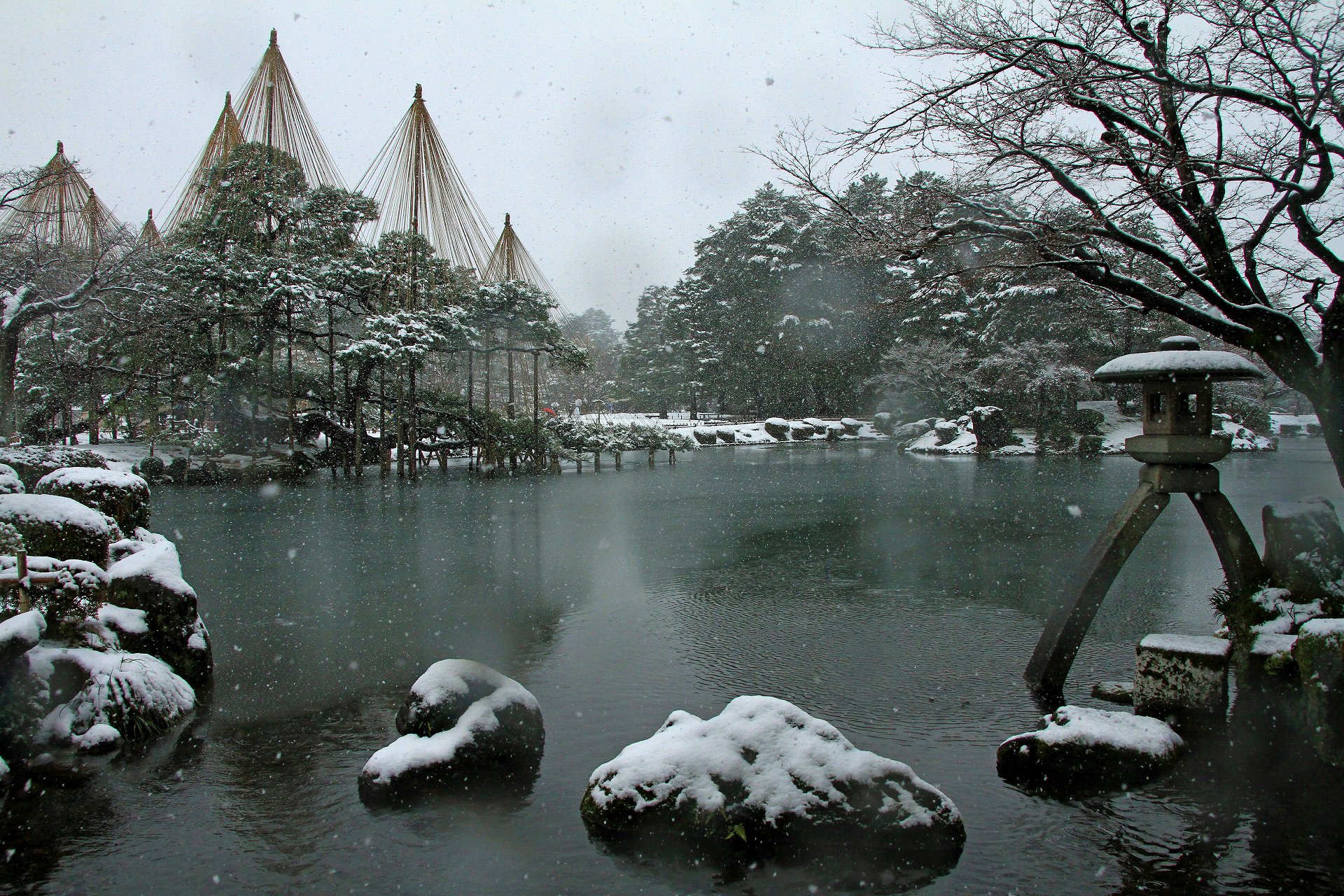 日本の風景 冬の兼六園 壁紙19x1280 壁紙館