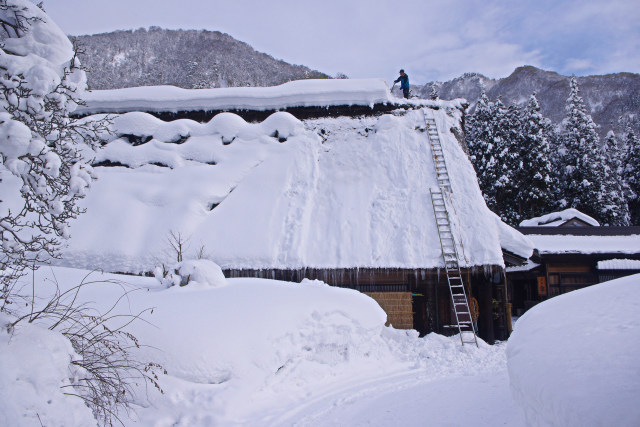 五箇山 雪晴れの朝