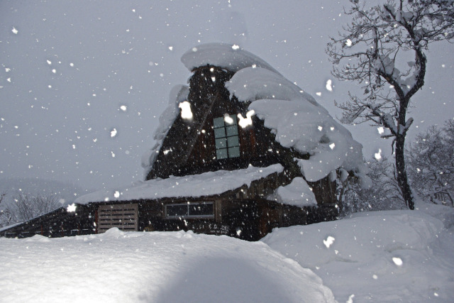 白川郷 雪の黄昏