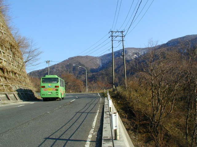 春の鬼首道路