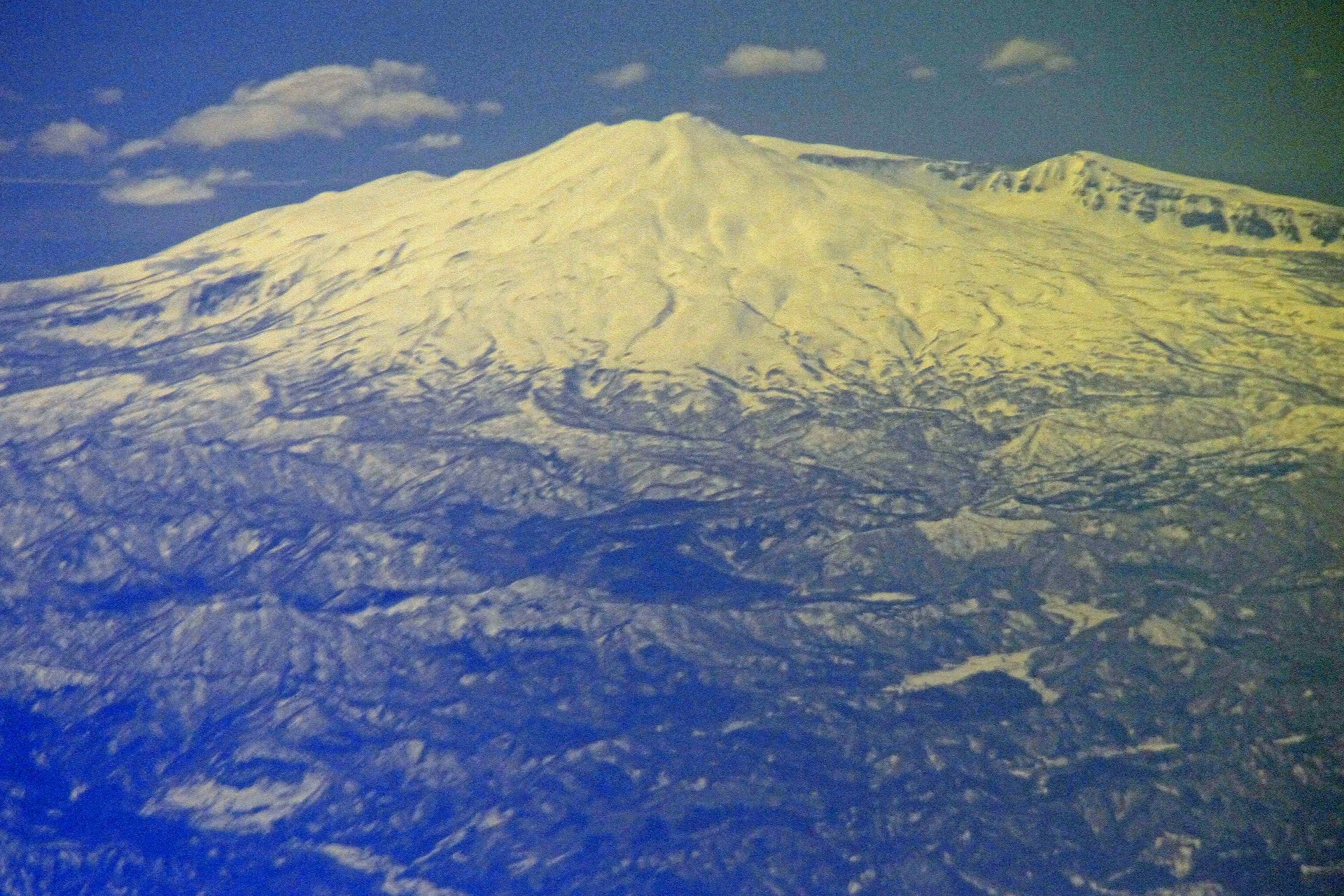 日本の風景 空撮 鳥海山 壁紙19x1280 壁紙館