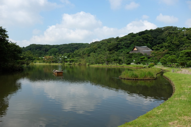 三渓園の大池