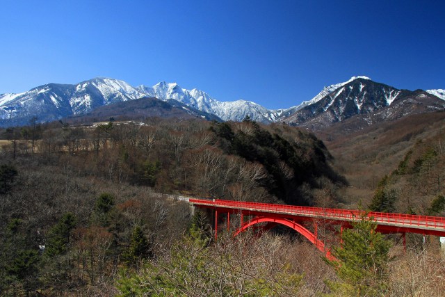 八ヶ岳(手前=東沢大橋)