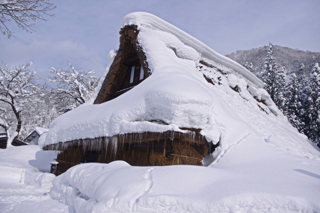 五箇山 雪晴れの朝