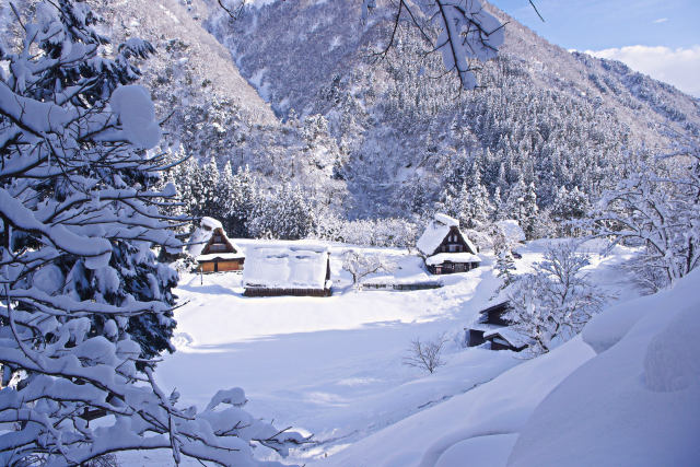 五箇山 雪晴れの朝