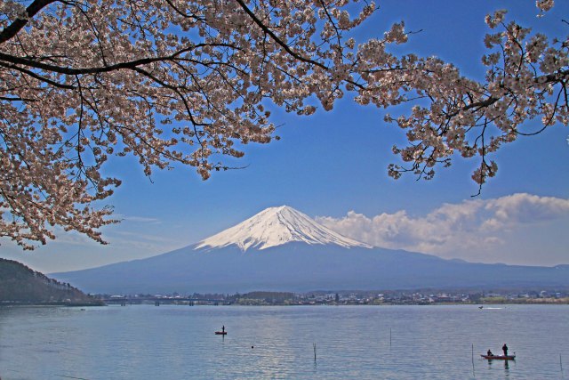 春の富士山