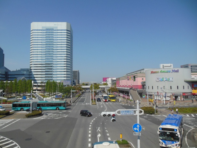 海浜幕張駅前