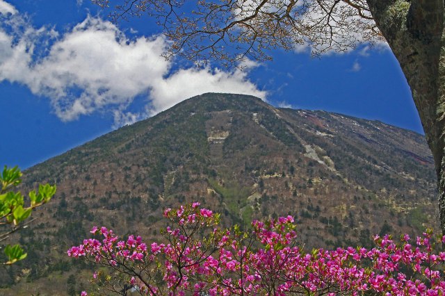 男体山