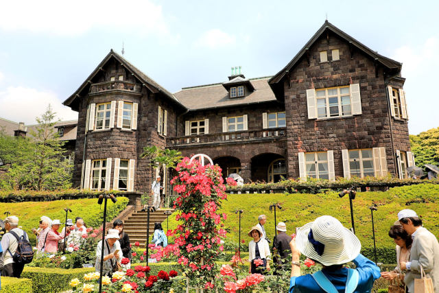 洋館と様式庭園の館