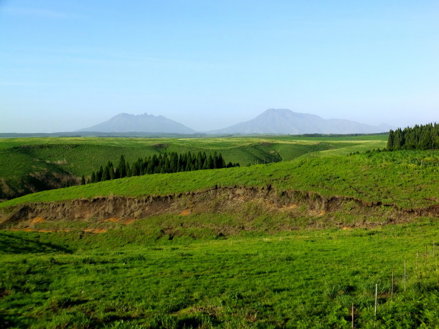 外輪から阿蘇山遠景